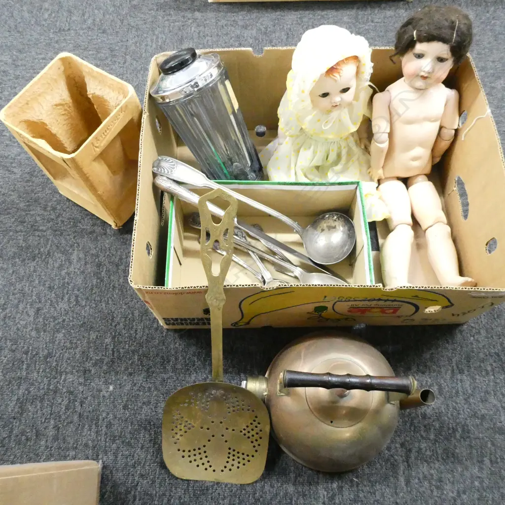 BOX VINTAGE COLLECTABLES; COPPER KETTLE, EP SERVING CUTLERY, DOLLS & KENWOOD MIXER TOP Image 1++
