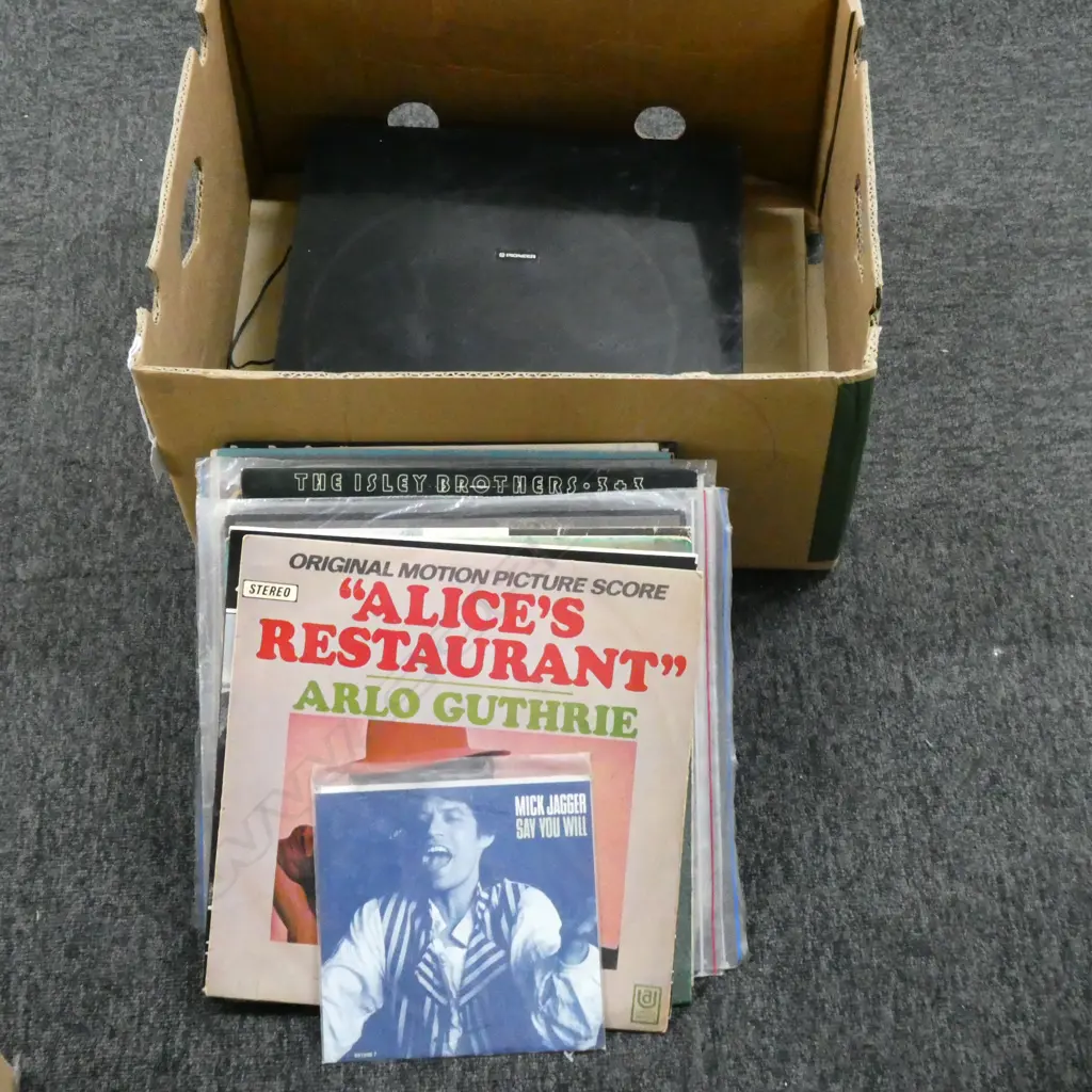 TURNTABLE & RECORDS INCL. MCJAGGER, ARLO GUTHRIE, THOMPSON TWINS ETC Image 1++