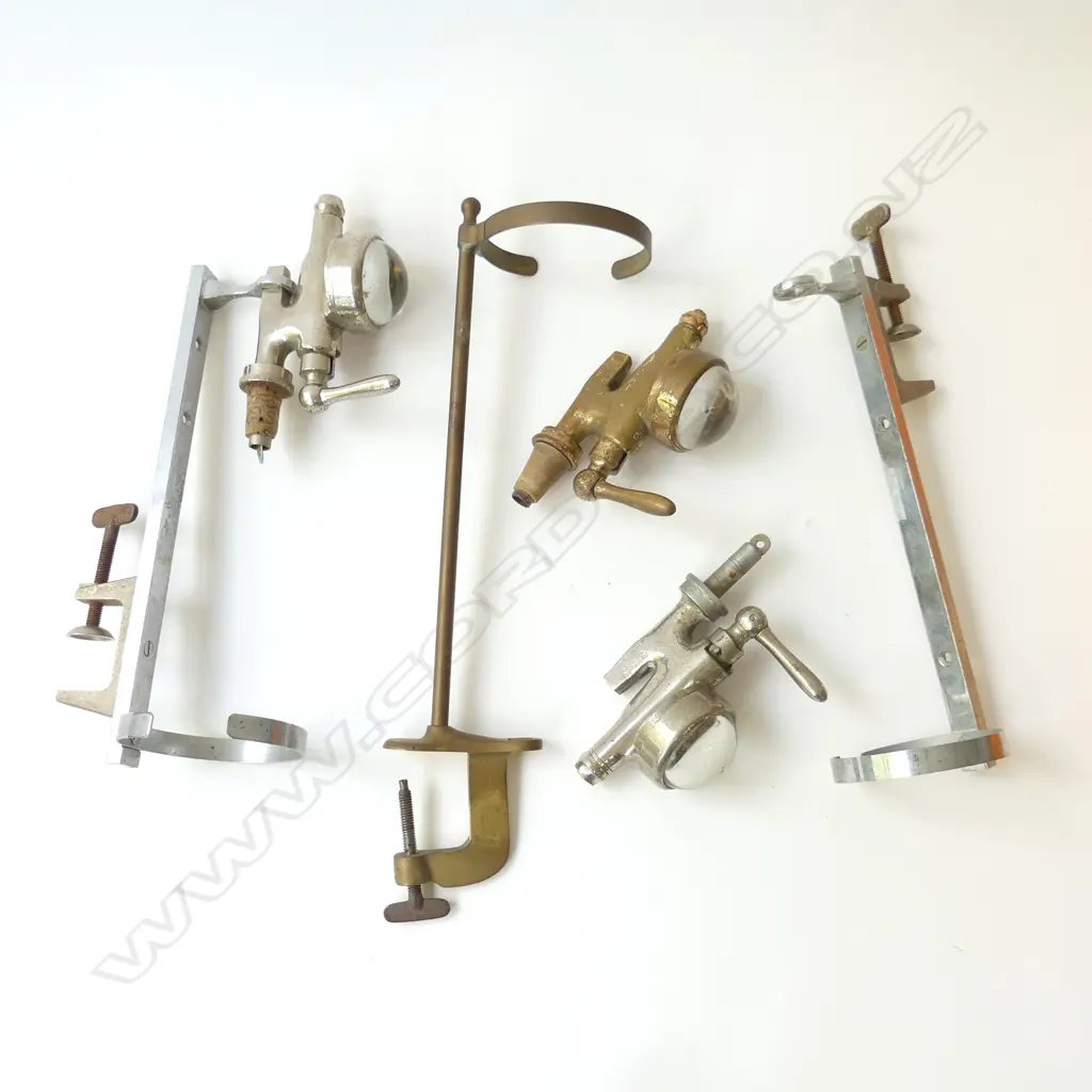 THREE VINTAGE SPIRITS DISPENSERS WITH STANDS IN CHROME & BRASS Image 1++