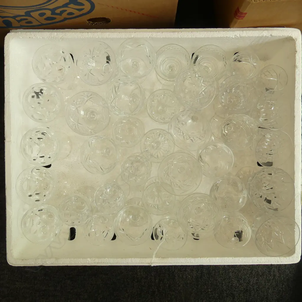 QUANTITY ASSTD. VINTAGE CUT CRYSTAL GLASSES Image 1++