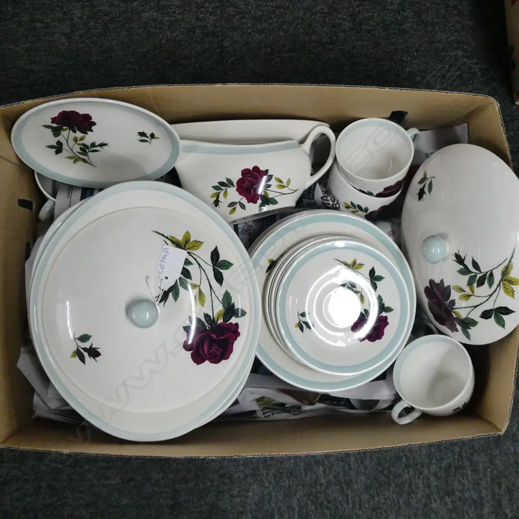 WOOD & SONS DINNER SERVICE Image 1++