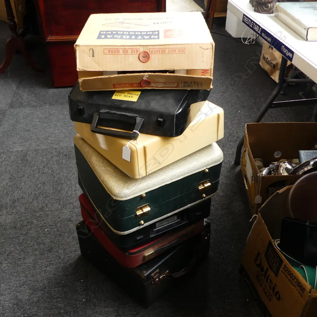 6 CASED TYPEWRITERS + PHONOGRAPH & TAI AIRLINES BAG AF Image 1++
