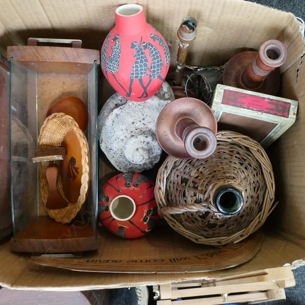 WOODEN ITEMS; TRAY, EASEL ETC Image 1++