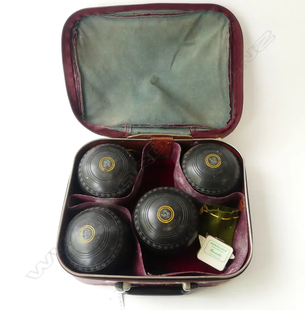 SET 4 VINTAGE HENSELITE LAWN BOWLS Image 1++