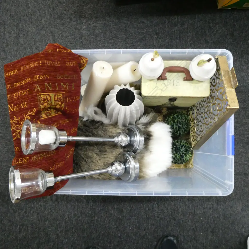 CANDLES, THROWS (1 FAUX FUR) ETC Image 1++
