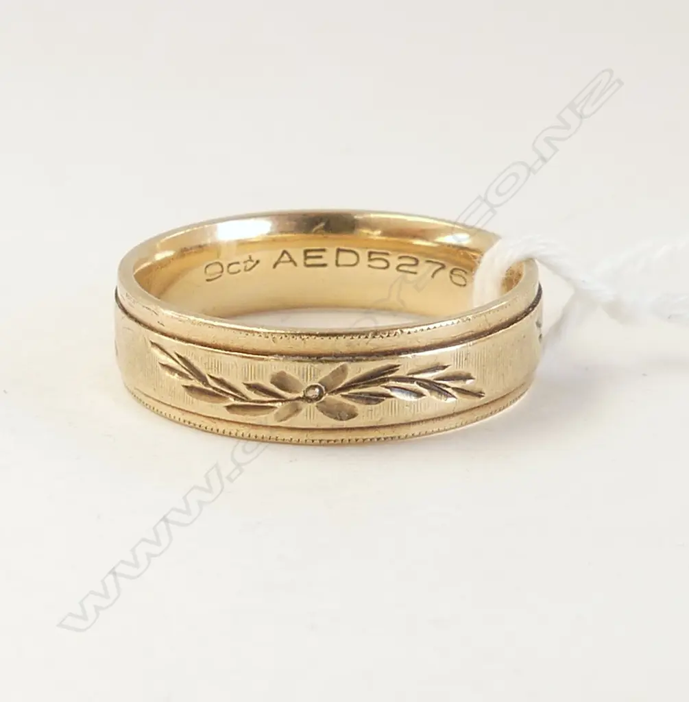 9ct WEDDER, GARLAND ENGRAVED  3.8gm SIZE N Image 1++