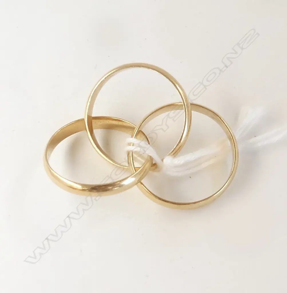 9 ct 3 INTERLOCKING BANDS 'RUSSIAN' WEDDING RING 5.5gm SIZE N Image 1++