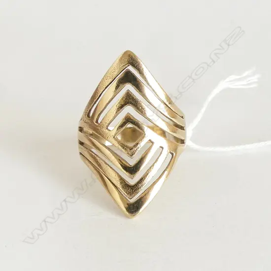 9CT  RETRO STYLE RING 6.9gms SIZE U