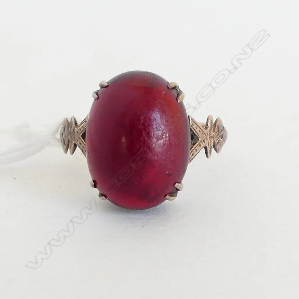 9CT RED STONE RING 3.5gms SURFACE WEAR SIZE L Image 1++