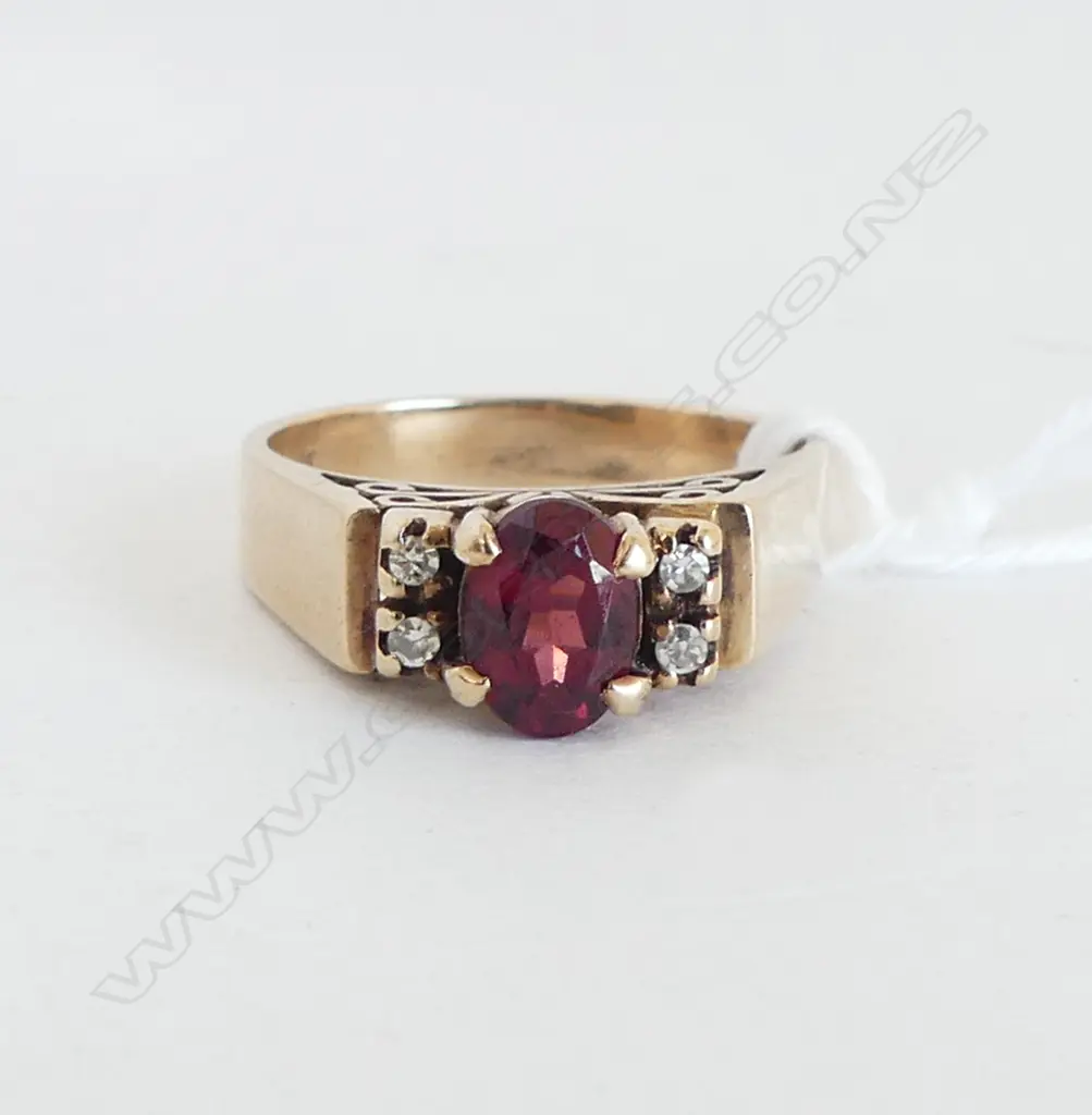 9CT  GARNET/DIAMOND DRESS RING  4.0gms SIZE O Image 1++