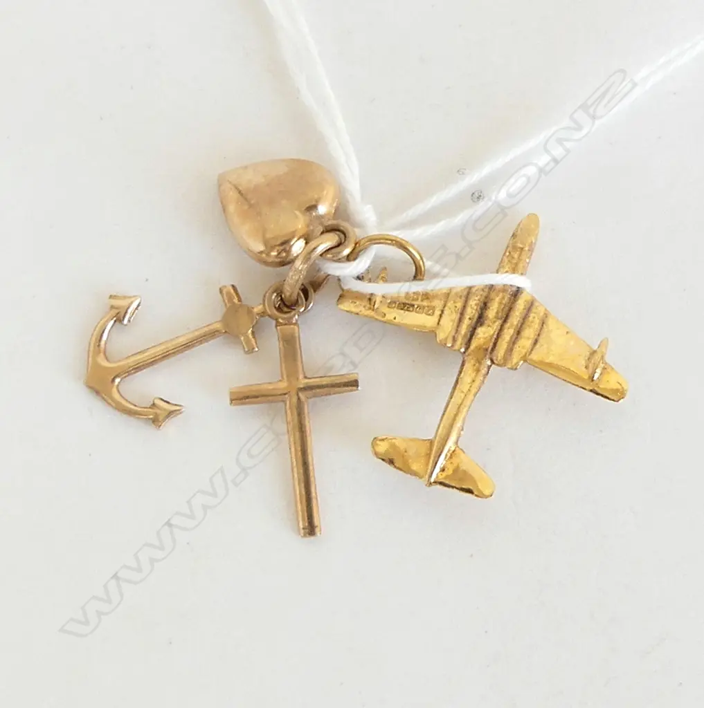 2 9CT CHARMS, 3.0gms Image 1++