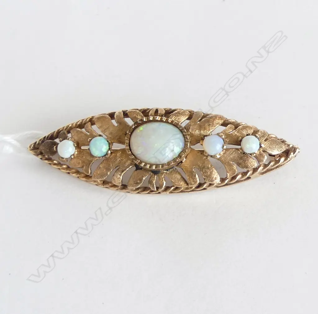 14CT OPAL BROOCH W.50mm, 8.2gms CHIP TO CENTRE OPAL. Image 1++