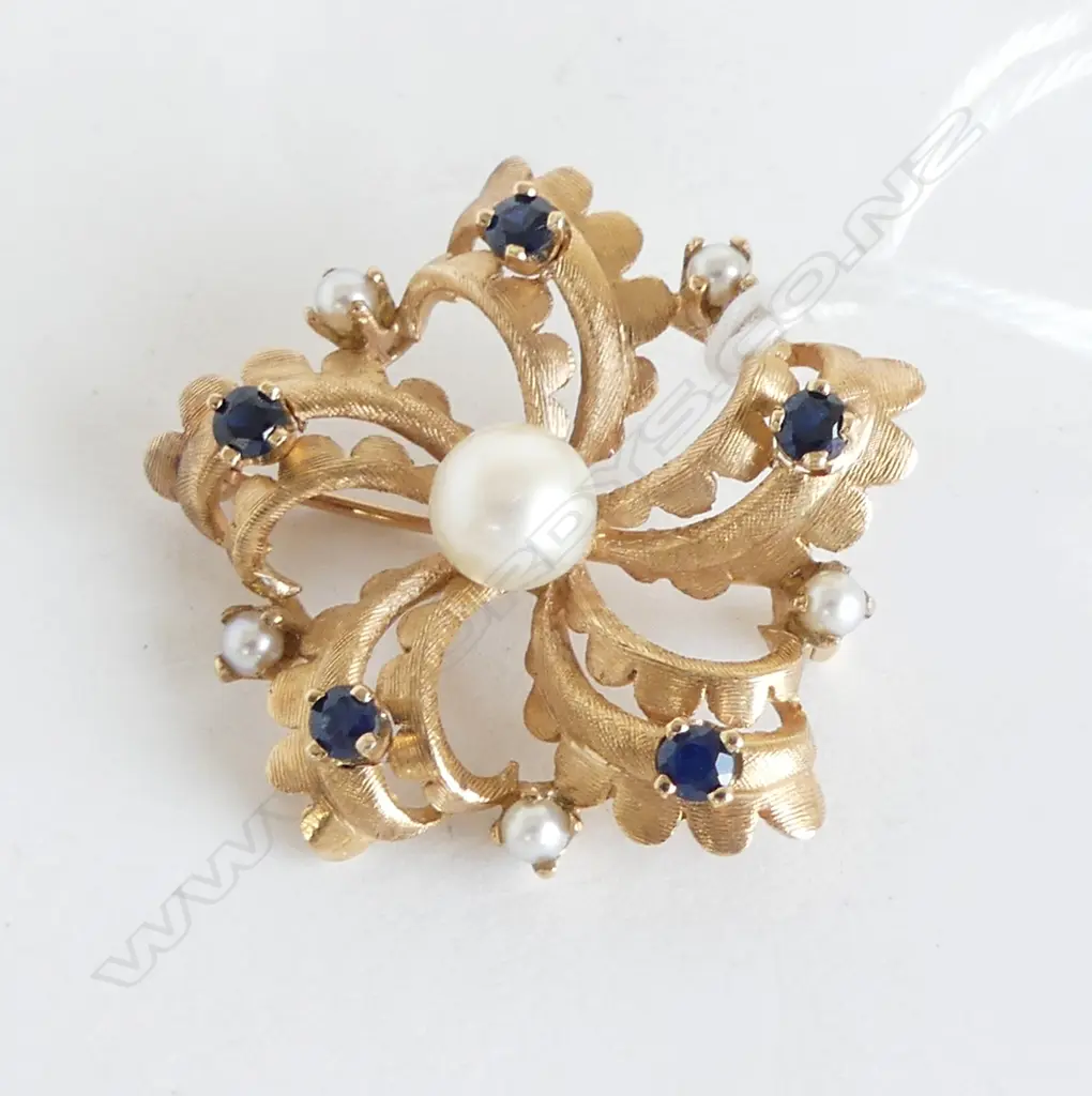 14CT PEARL & SAPPHIRE BROOCH 30mm dia, 10.0gms Image 1++