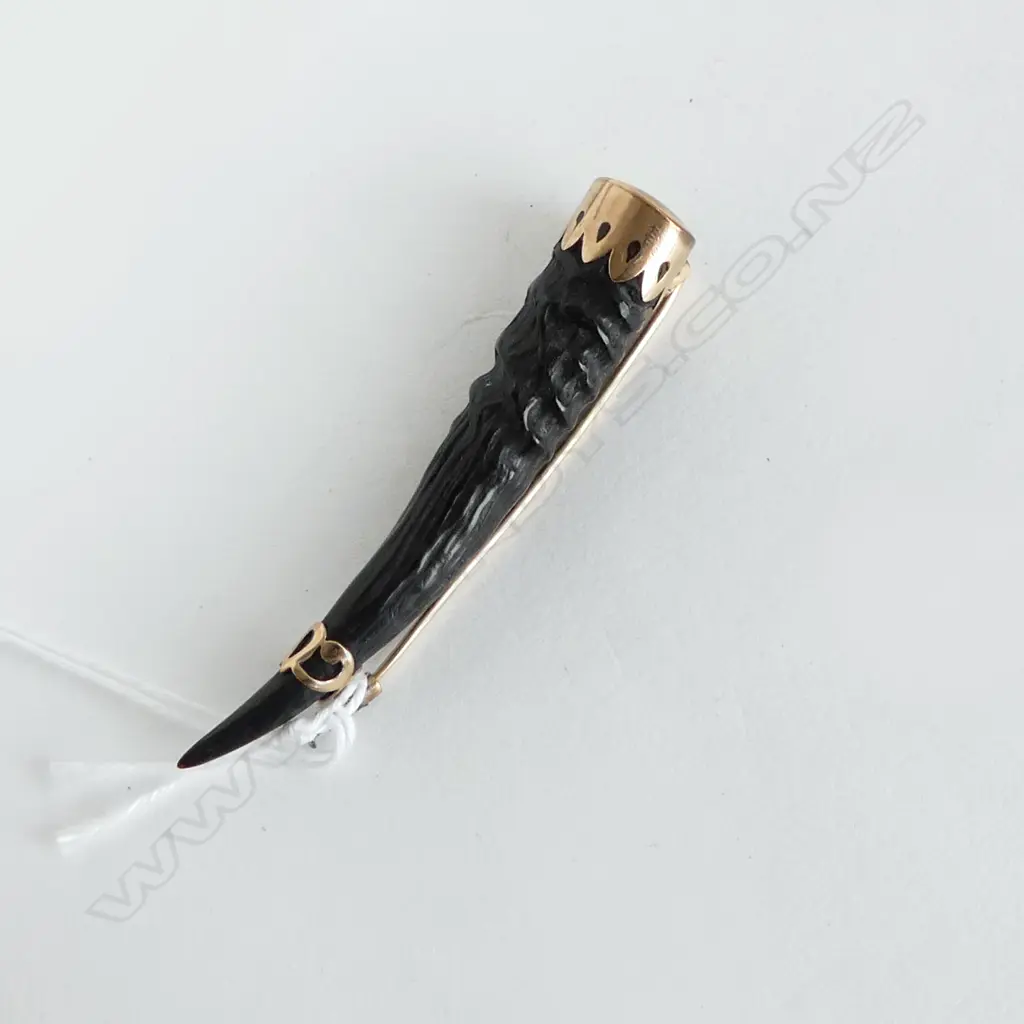 9ct GOLD AND HORN BAR BROOCH Image 1++