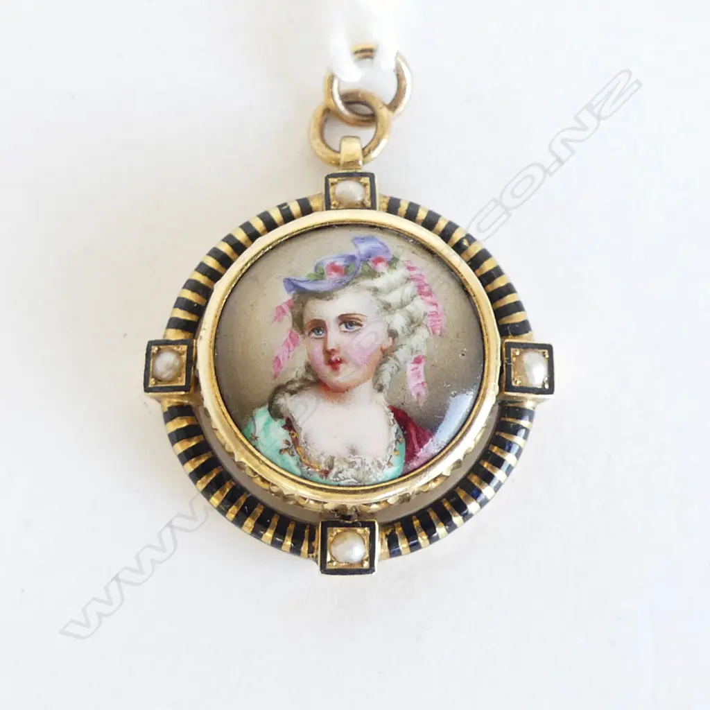 18ct GOLD ANTIQUE PENDANT mini painted portrait seed pearl & enamel frame 3.47gms Image 1++