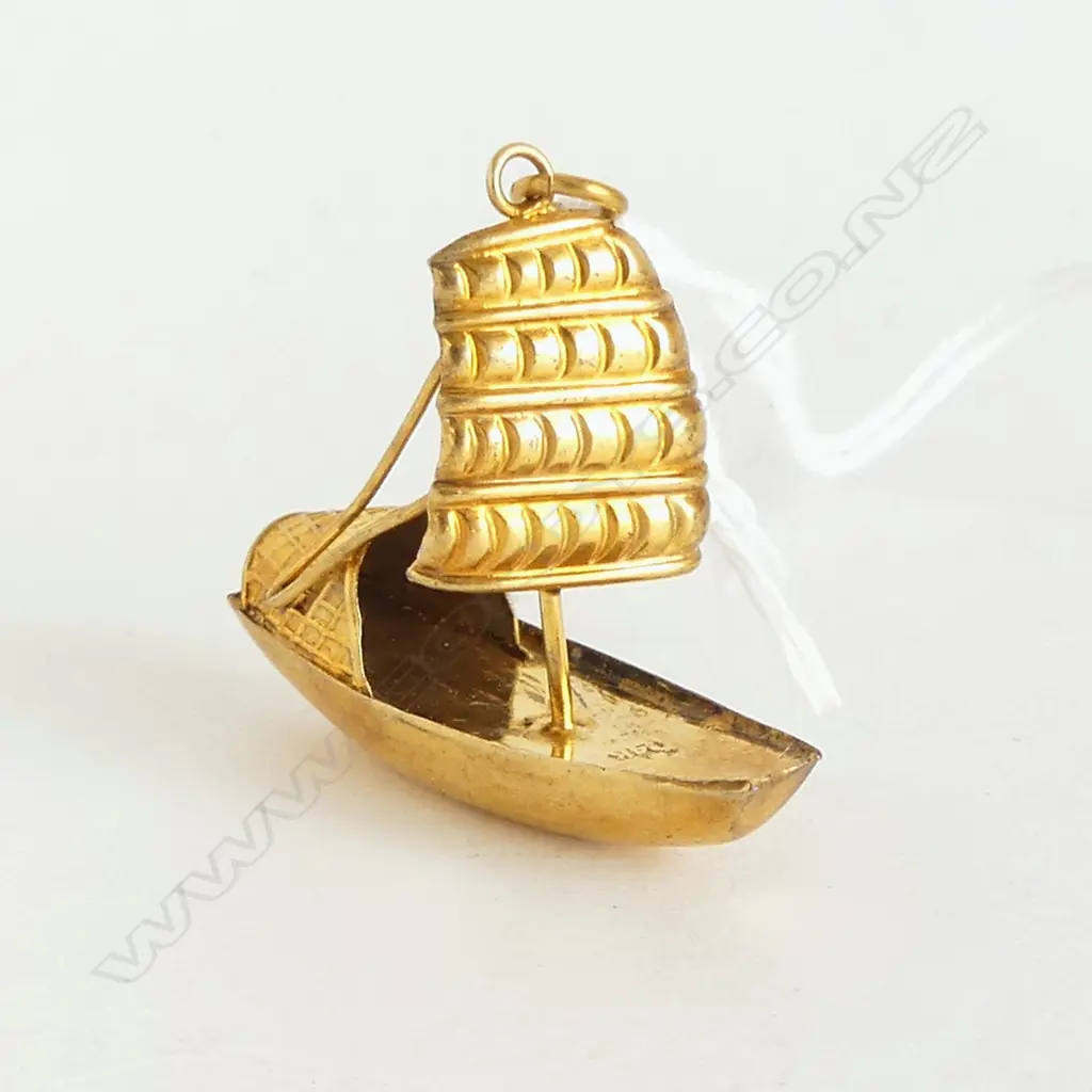 GP JUNK BOAT CHARM, H.30mm (STAMPED 14K XRAYS AS GP) Image 1++