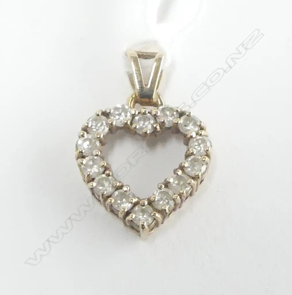 9ct GOLD & CZ HEART PENDANT 1.68gms Image 1++