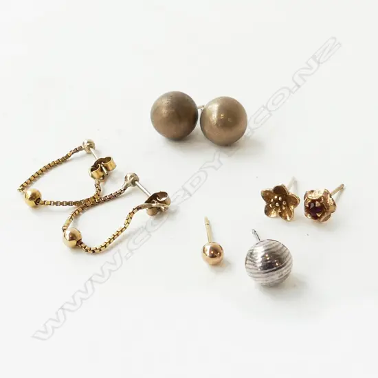 2 PRS GOLD EARRINGS, 3 SINGLE, OTHER 3.3gms