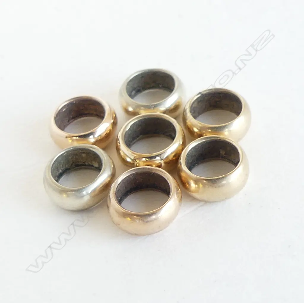 7 COLOURED GOLD CHAIN LINKS/JUMP RINGS 1.75gms Image 1++