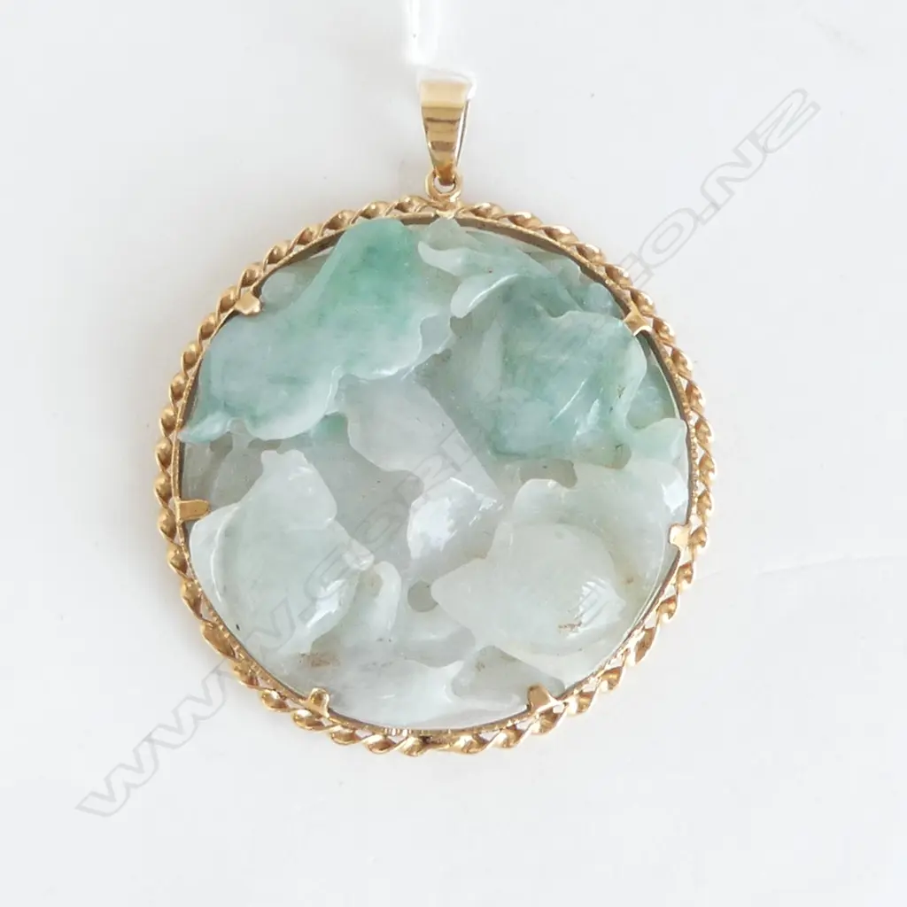 LG JADE PENDANT IN 14CT MOUNT, 60mm dia,43.1gms Image 1++