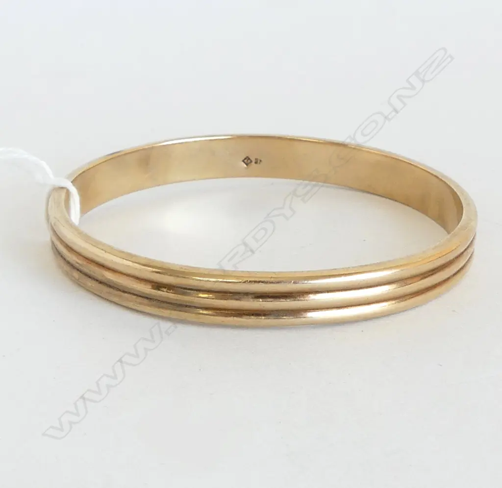 9CT BANGLE, 60mm int. dia, 19.8gms Image 1++