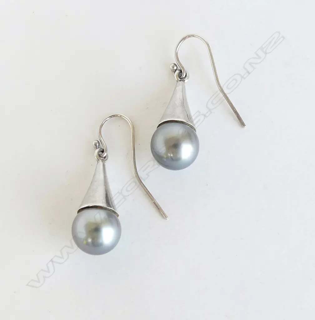 **RTV**PR SILVER & BLACK PEARL EARRINGS 6.7gms Image 1++