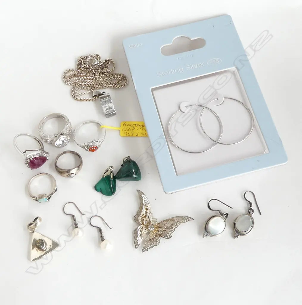 COLLECTION SILVER JEWELLERY; RINGS, PENDANTS & EARRINGS Image 1++