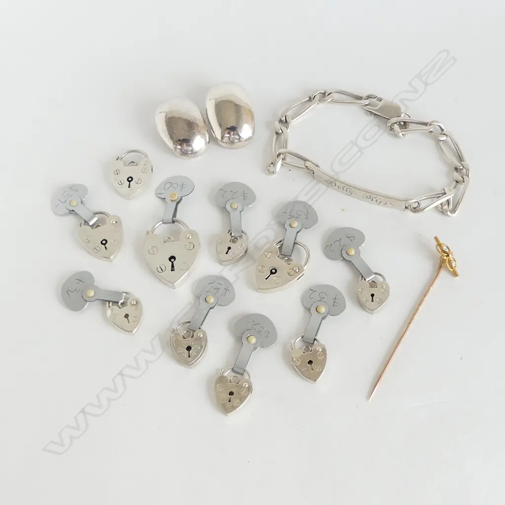 10 STG SILVER HEART CLASPS + PR EARRINGS & BRACELET 34gms + 15CT GOLD STICK PIN, 1grm Image 1++