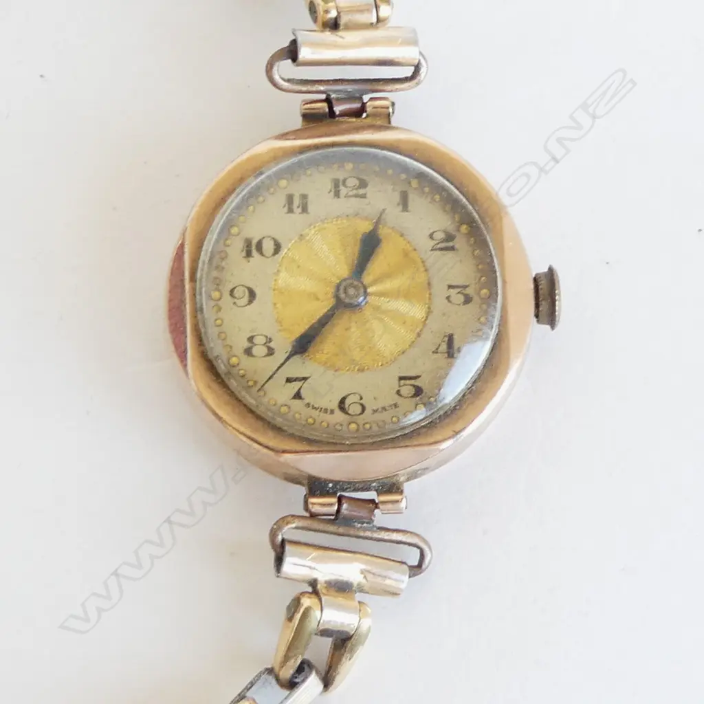 9ct LADIES GOLD TITAN WRISTWATCH plated strap back cover faulted Image 1++
