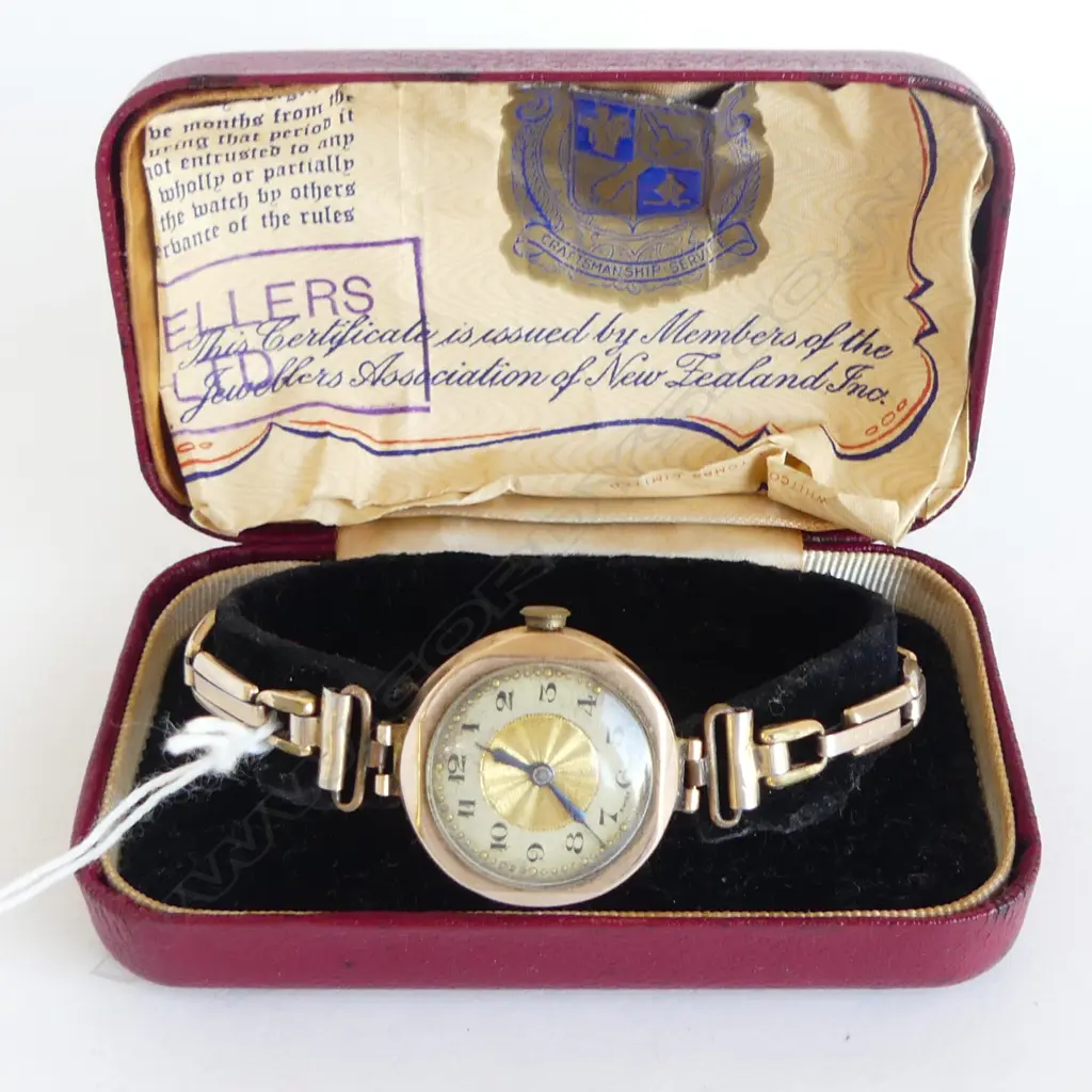 9ct LADIES GOLD TITAN WRISTWATCH plated strap back cover faulted Image 1++