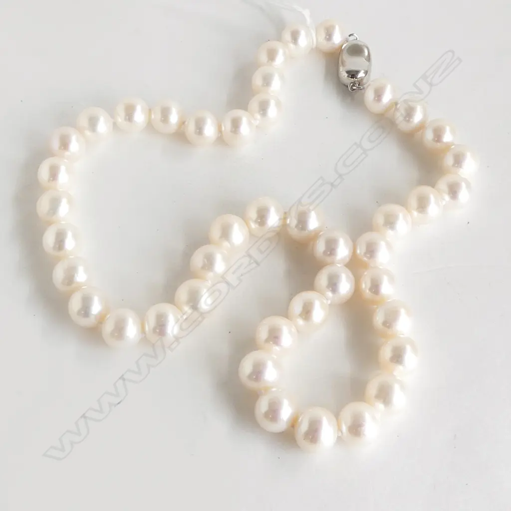 STRAND LGE FRESH WATER UNIFORM CULTURED PEARL NECKLACE silver clasp L.450mm pearl Dia.10mm approx Image 1++