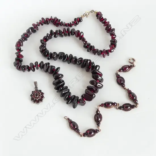 **RTV**  3 PC GARNET JEWELLERY; HAND KNOTTED NECKLACE, BRACELET & PENDANT