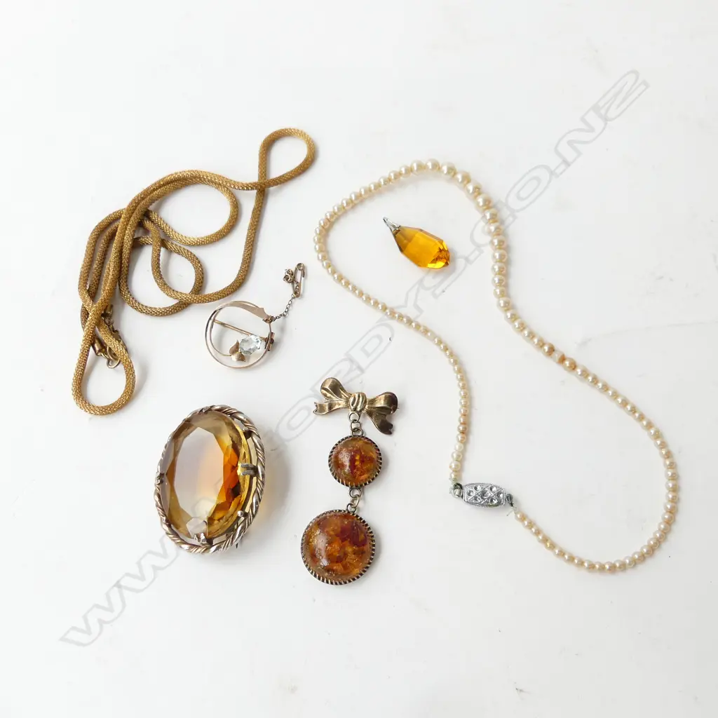 JEWELLERY PCS; SILVER GILT/AMBER-LIKE BROOCH, LRG COAT BROOCH & 9ct BROOCH w BLUE STONE (damaged) 1.6gm ETC Image 1++