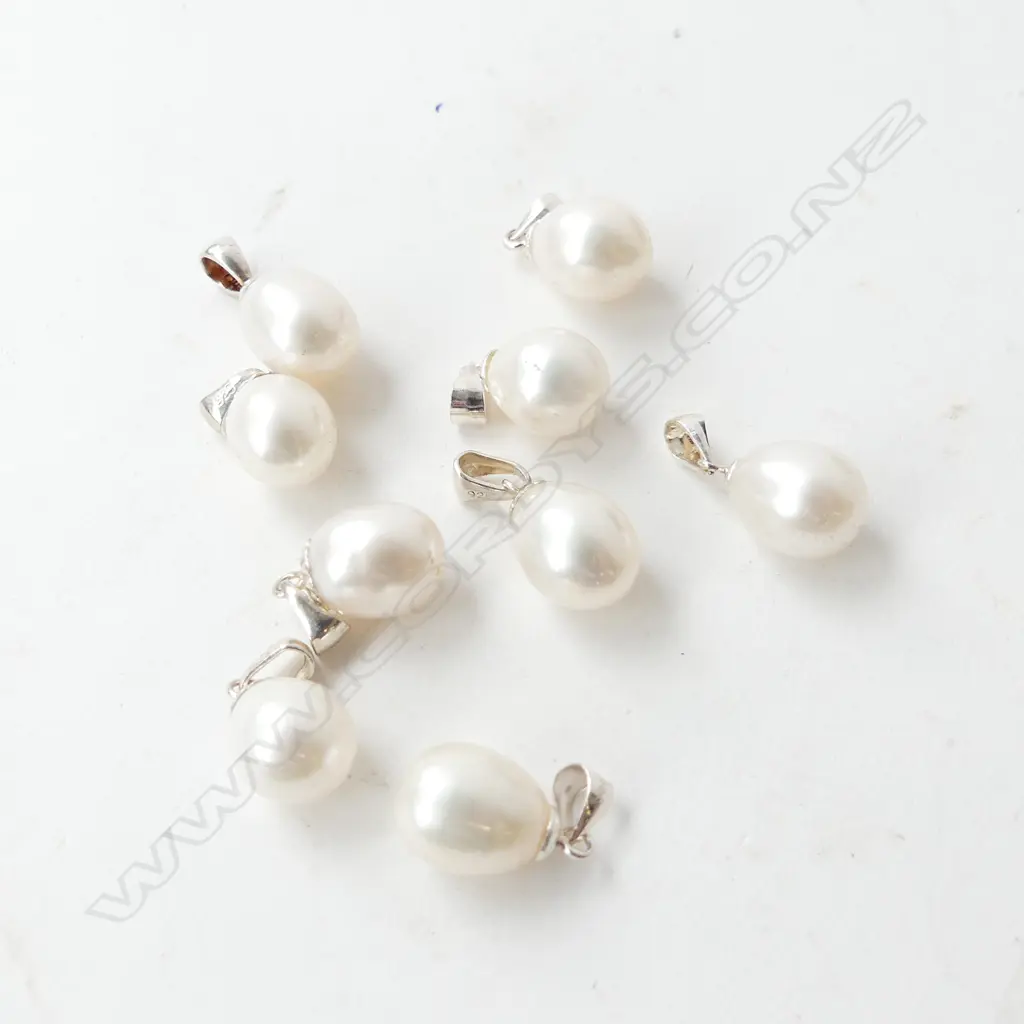 9 PEARL PENDANTS Image 1++