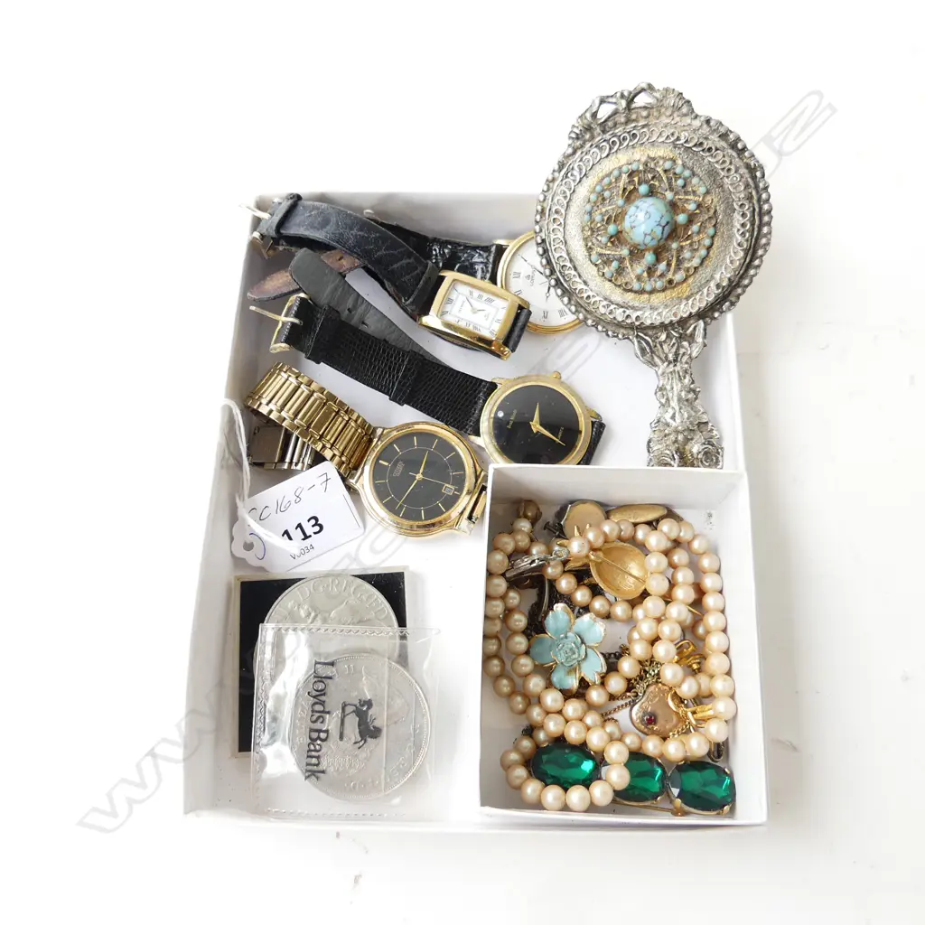 VARIOUS ITEMS; 9ct LINED HEART PENDANT, CUFFLINKS, COSTUME BROOCHES, SML MIRROR, 3 COMMEMORATIVE COINS & OLD WATCHES Image 1++