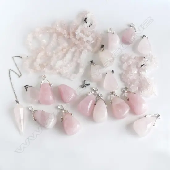COLLECTION ROSE QUARTZ GEMSTONE JEWELLERY; 3 NECKLACES & 17 PENDANTS