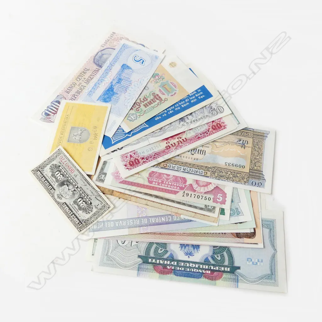 30 ASST. WORLD BANK NOTES Image 1++