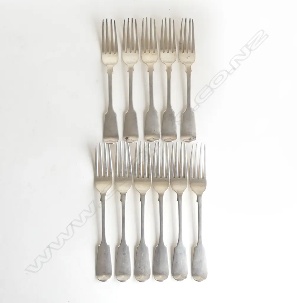 11VICT S/SILVER DINNER FORKS 772GMS Image 1++