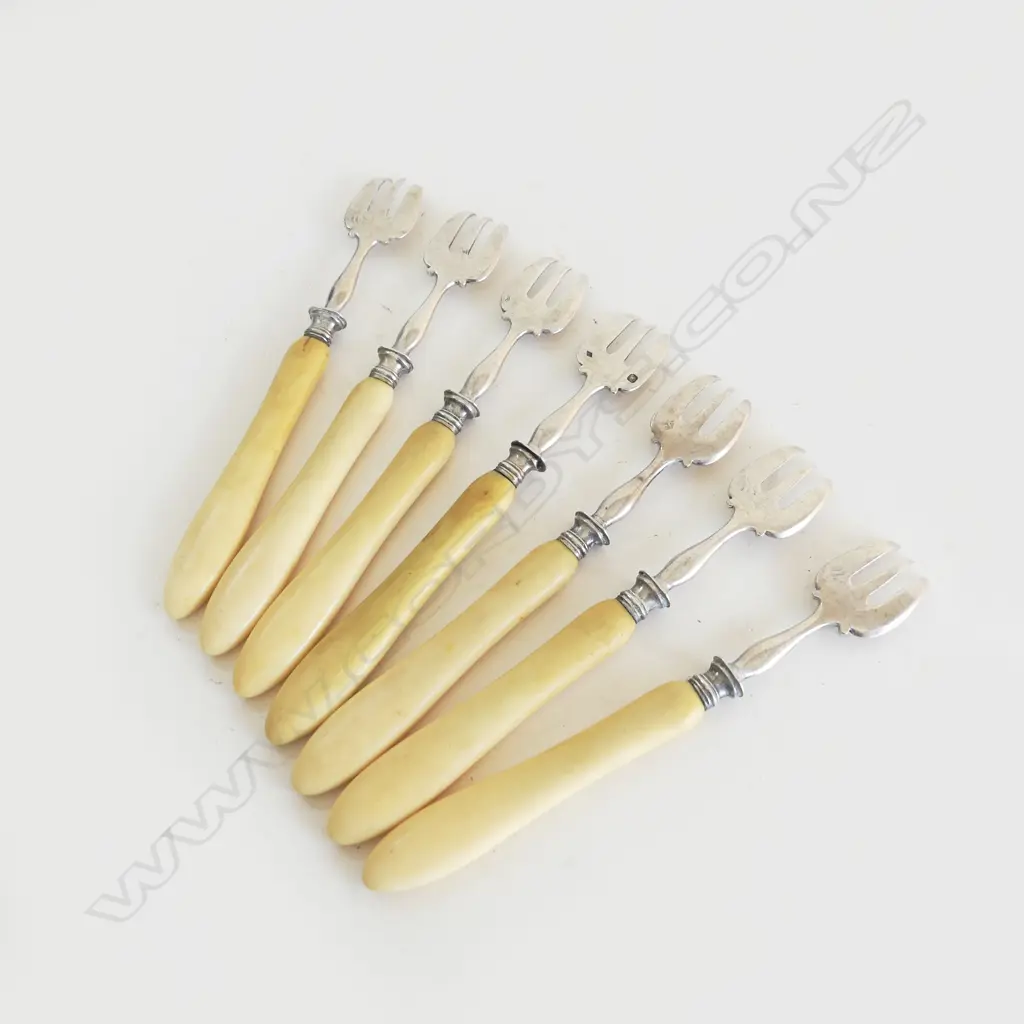 SET OF CONT SILVER & IVORY OYSTER FORKS Image 1++