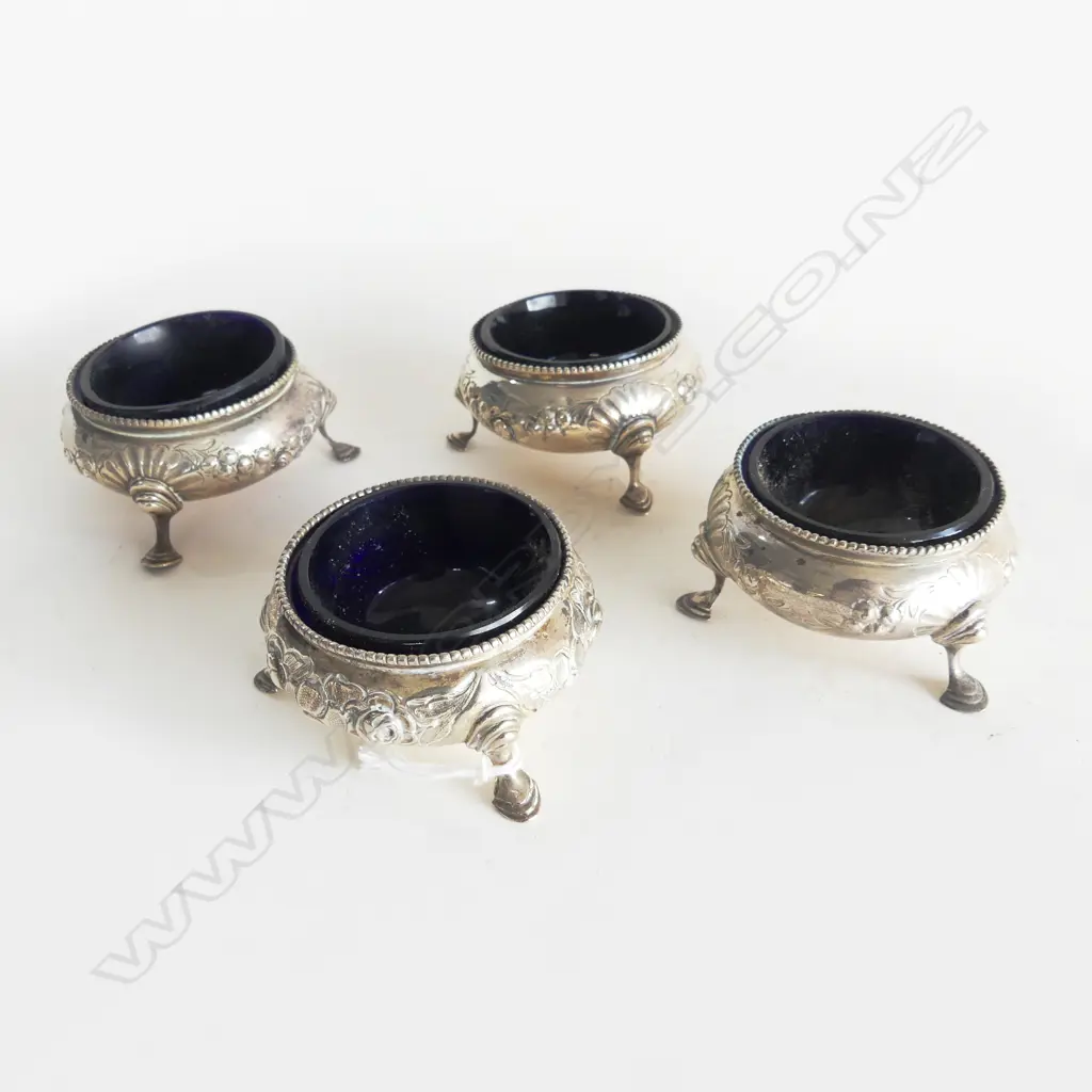 SET OF 4 S/SILVER VICT BLUE GLASS LINED SALTS SILVER WEIGHT 172GMS Image 1++