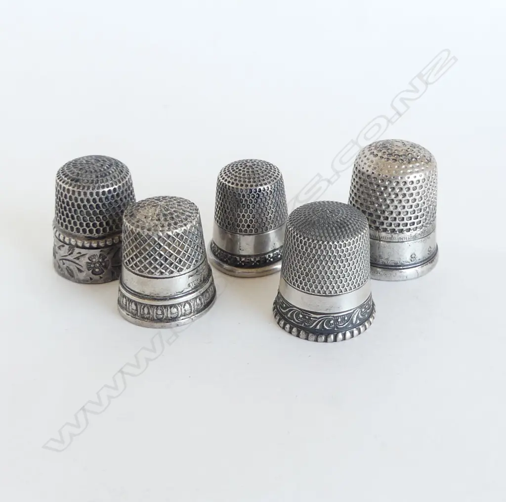 5 SILVER VINTAGE THIMBLES Image 1++