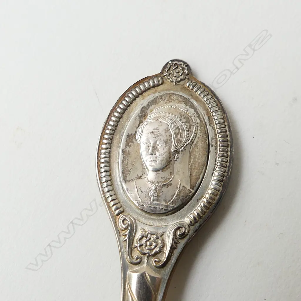 BOXED STERLING SILVER TEASPOONS 'THE SOVEREIGN QUEENS COLLECTION' silver weight 144gms Image 1++