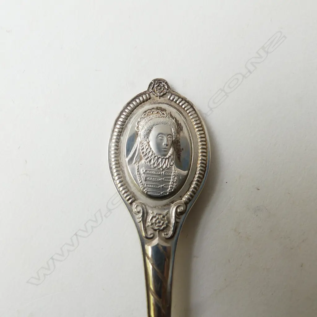 BOXED STERLING SILVER TEASPOONS 'THE SOVEREIGN QUEENS COLLECTION' silver weight 144gms Image 1++