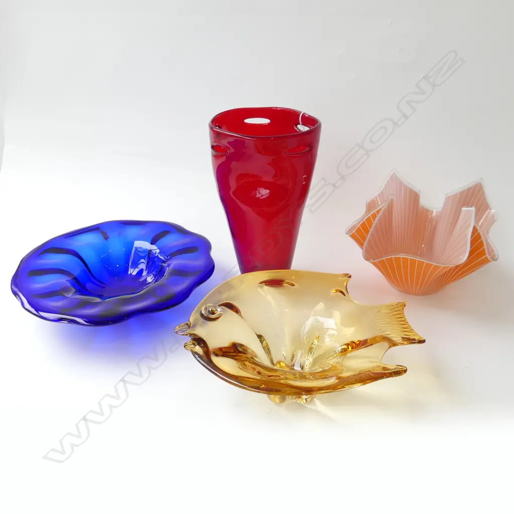 4 PCES ART GLASS; RED VASE H.270mm, ORANGE HANKY, BLUE BOWL 300mm dia, FISH BOWL Image 1++