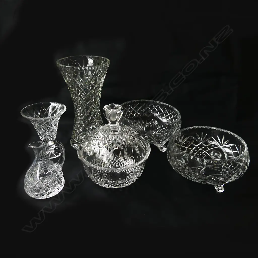 SIX PCS CRYSTAL; 2 VASES, 2 BOWL, LIDDED DISH & sml JUG, H.260mm (tallest vase) (1 bowl chipped) Image 1++