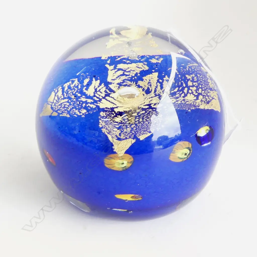 GARRY NASH 2002 GLASS PAPER WEIGHT BLUE GILT FLORAL MILLI FIORI signed & dated H.82mm Image 1++