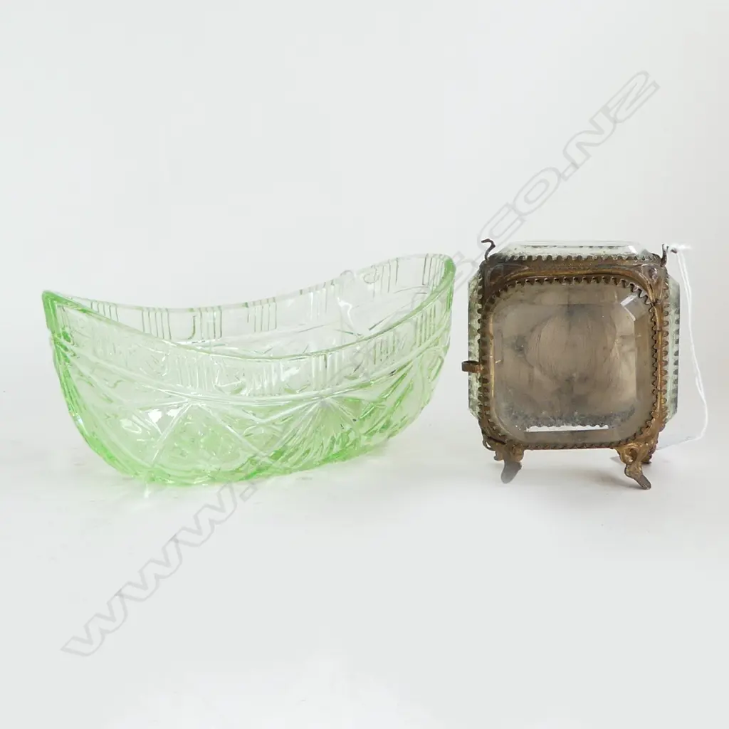 SMALLGLASS DISPLAY CASE FOR WATCH H.95mm & BOAT SHAPED GREEN DEPRESSION GLASS DISH, L.170mm  Image 1++