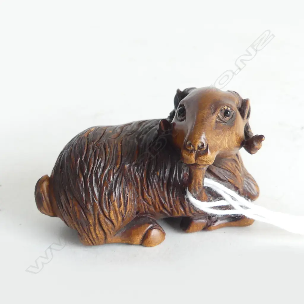 JAPANESE CARVED WOOD NETSUKE RECUMBENT GOAT finely carved Image 1++
