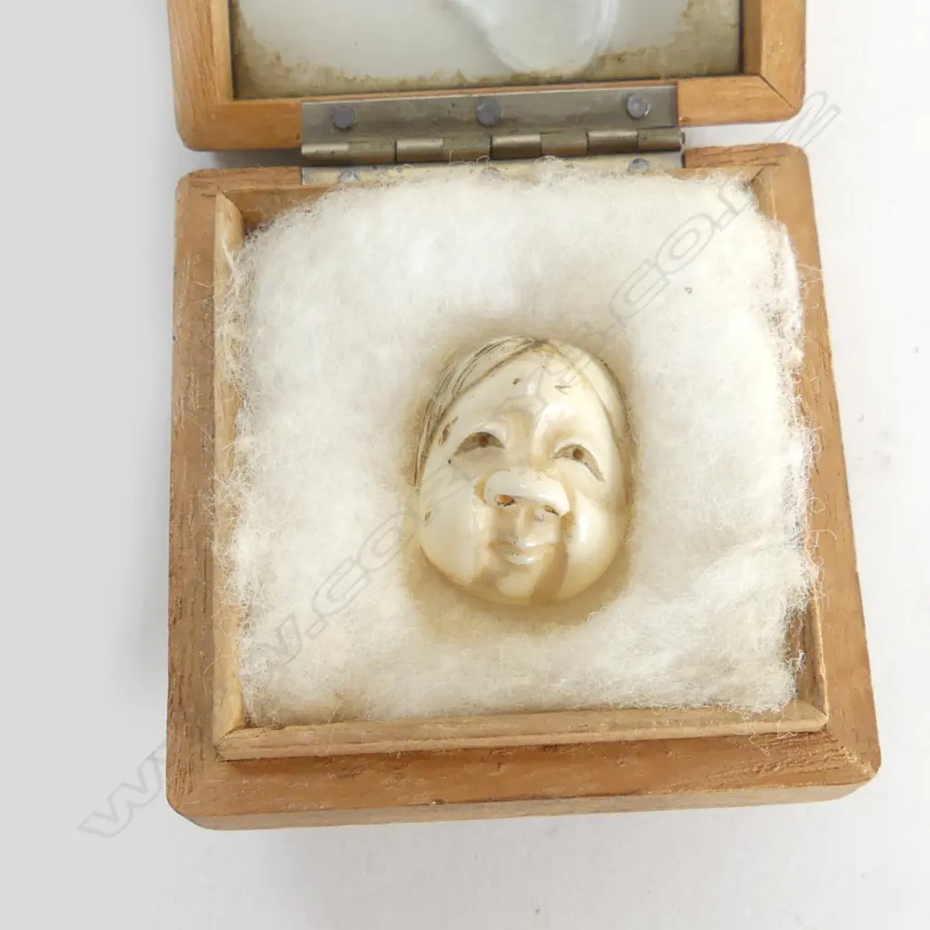JAPANESE small CARVED IVORY MASK in boxwood display box Image 1++
