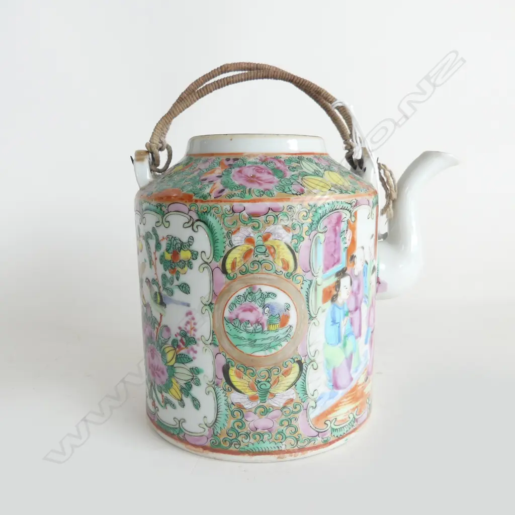 FAMILLE ROSE CHINESE TEAPOT NO LID H130MM Image 1++